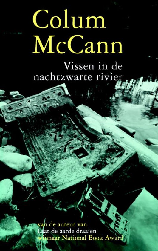 Vissen In De Nachtzwarte Rivier
